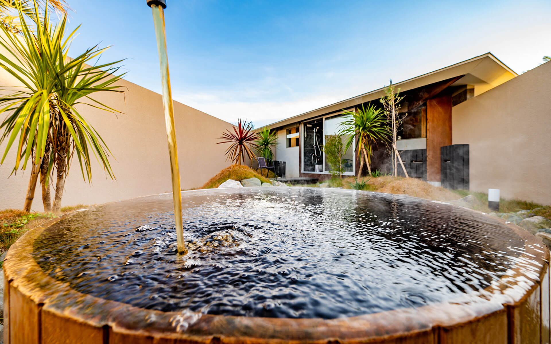 プライベートプールとサウナ